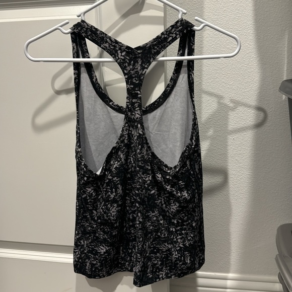 Luluemon tank - Picture 2 of 3